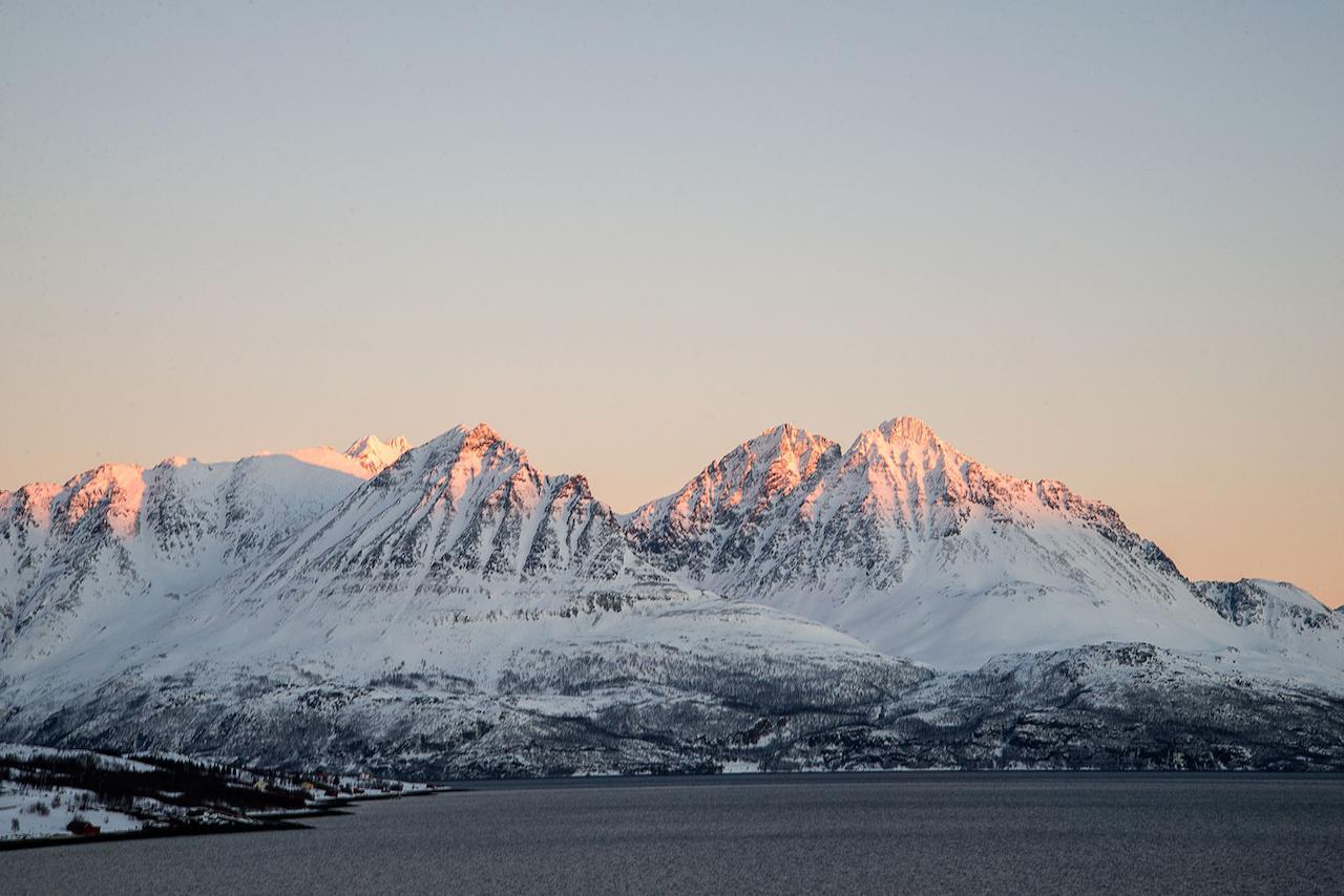 Arctic Panorama Lodge Uloybukta Exterior photo